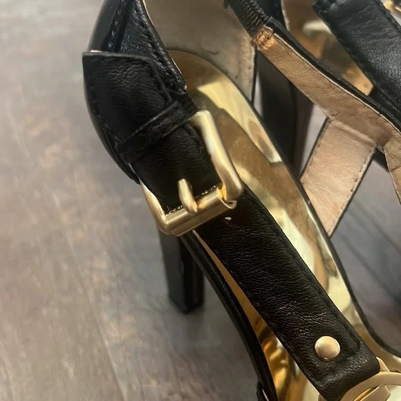 Michael Kors Chic Heels - Picture 3 of 9